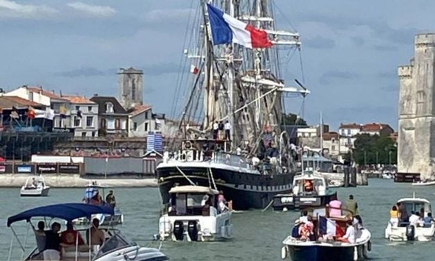 Le Belem et l’Imoca d’Antoine Cornic à La Rochelle samedi 1er mars