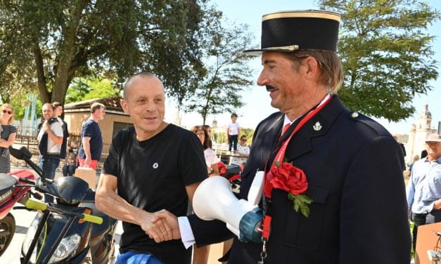 Le  millionième vélo sur le Vieux Port de La Rochelle, un cap symbolique