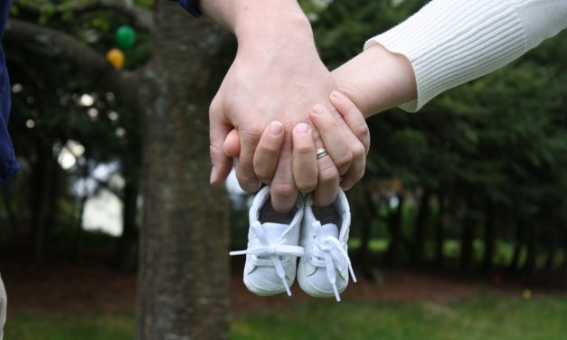 A Nuaillé-d’Aunis, la magnifique histoire de ce bébé né dans les bras de son papa
