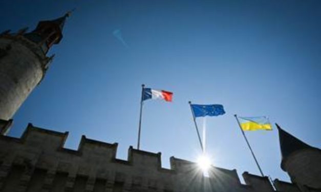 Une marche solennelle en soutien au peuple ukrainien à La Rochelle