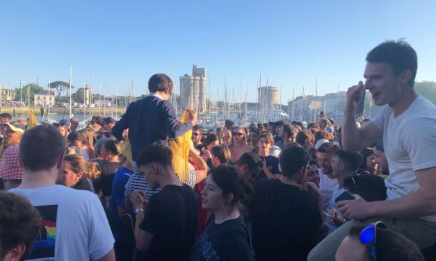 (PHOTOS-VIDEO) Le Vieux Port en fête après la victoire du Stade Rochelais