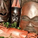 Les musées doivent-ils restituer les objets et œuvres d’arts spoliés d’Afrique ?
