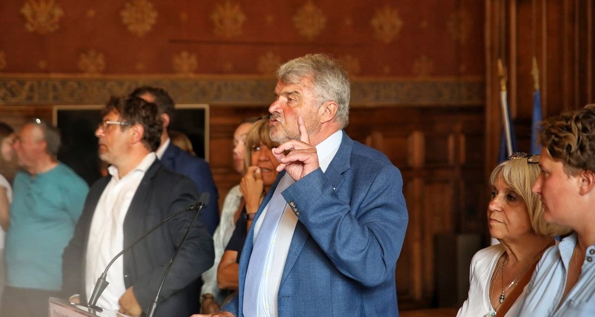 Le maire de La Rochelle apporte son soutien à deux maires de l’Agglo menacés