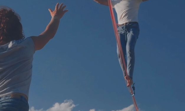 Neuf artistes aériens entre les tours de La Rochelle