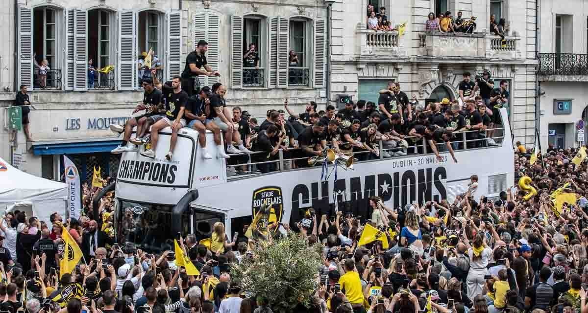 Les joueurs du Stade Rochelais en parfaite communion avec leurs supporters