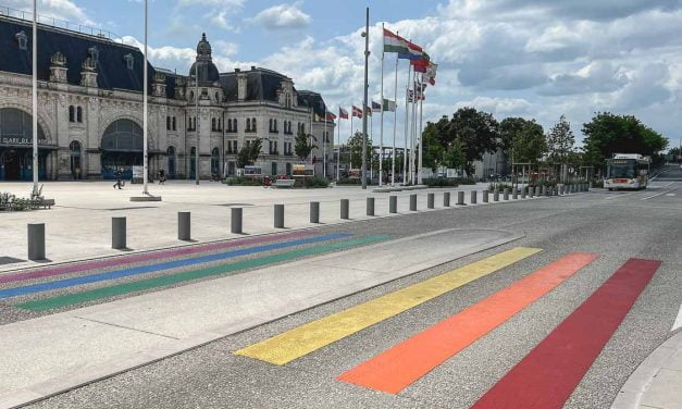 🌈 La Rochelle inaugure son premier passage piéton arc-en-ciel