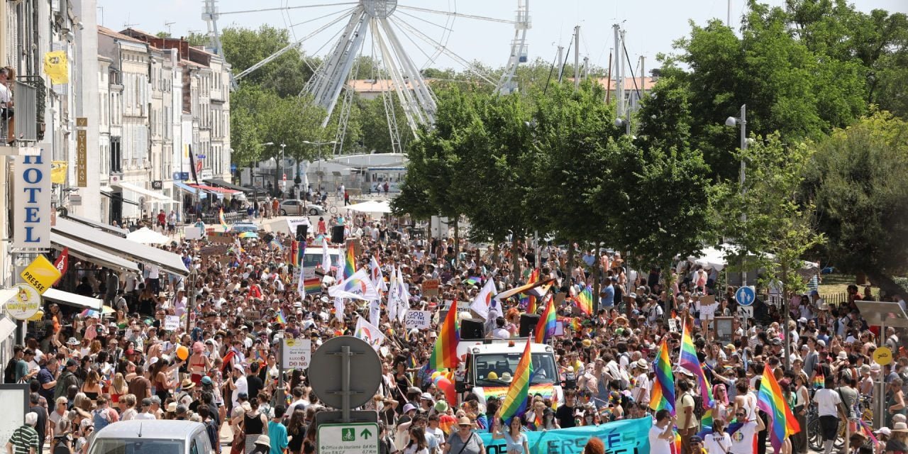 [PHOTOS] La marche des fiertés mobilise à La Rochelle