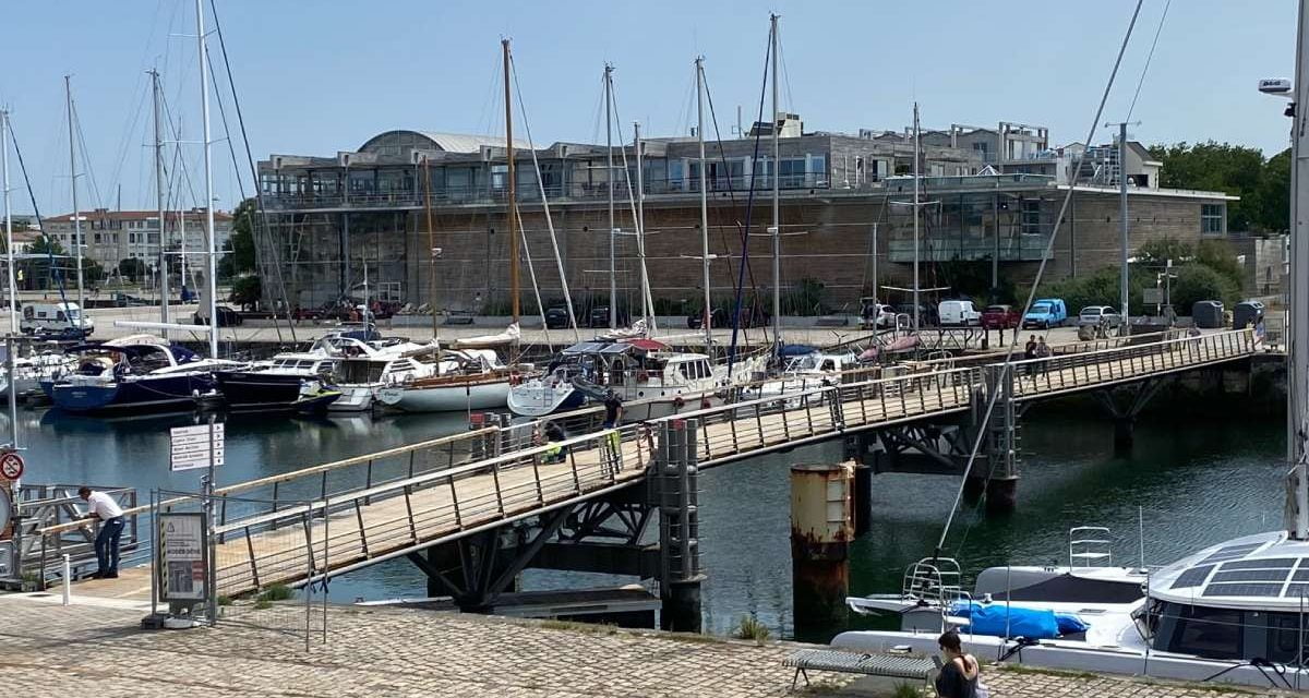 La passerelle des Chalutiers rouvre à La Rochelle