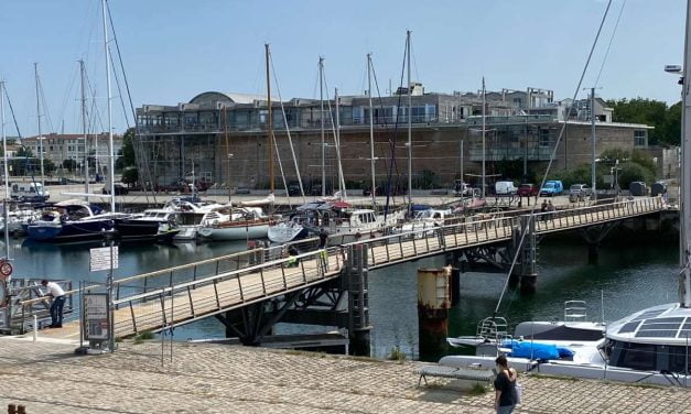 La passerelle des Chalutiers rouvre à La Rochelle