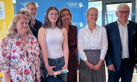 Une collégienne de La Rochelle brille lors d’un concours d’éloquence