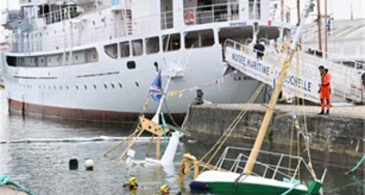 Un chalutier immergé près du musée Maritime de La Rochelle