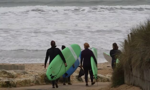 En Charente-Maritime, la Surf thérapie au secours des femmes victimes de violences