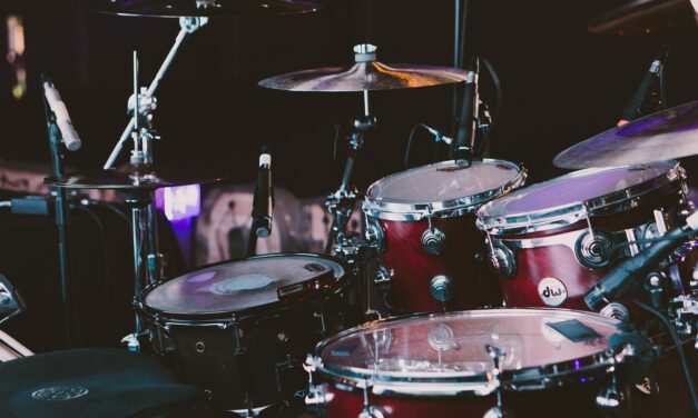 Un nouveau professeur de renom arrive à l’école d’Étienne Tanguidé
