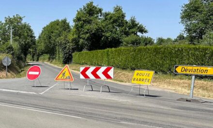 Villedoux-Charron : une route bloquée la nuit