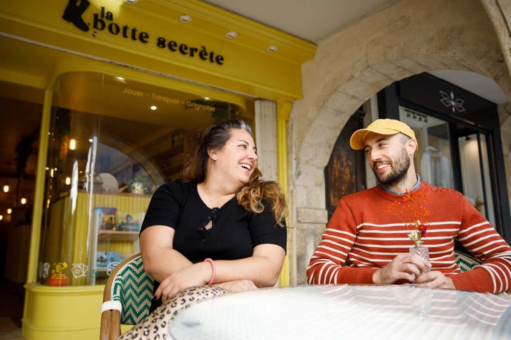Mathilde Chardeau et Yohan Bismuth, gérants de La botte secrète, bar à jeux de société à La Rochelle