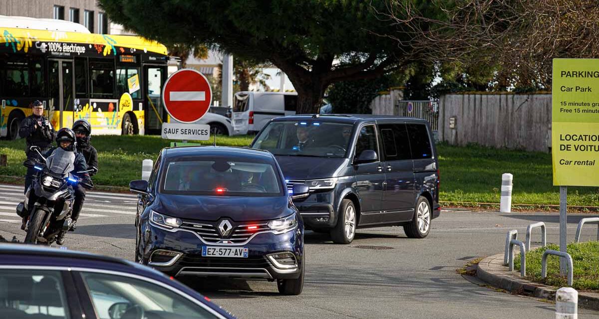 Dans les coulisses de l&rsquo;arrivée d&rsquo;Emmanuel Macron à l&rsquo;aéroport de La Rochelle