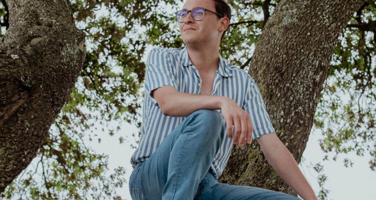 À l’ombre des remparts, 10 circuits inédits pour (re) découvrir La Rochelle est en vente