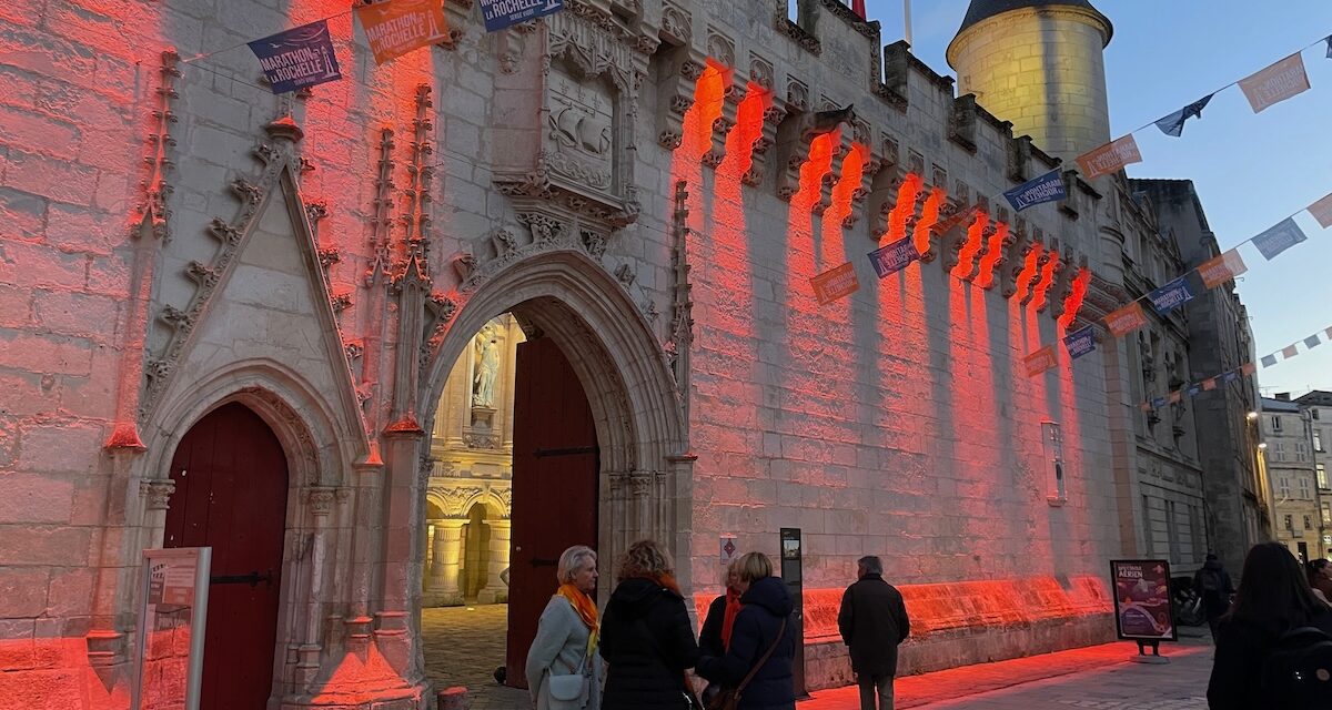 Pourquoi les monuments rochelais s&rsquo;illuminent en orange ?