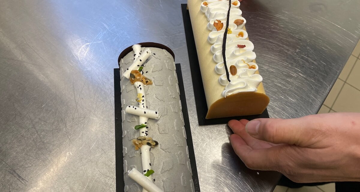 « Ça crée du lien avec les clients » : Noël, plus qu&rsquo;une fête pour ce créateur rochelais de bûches givrées