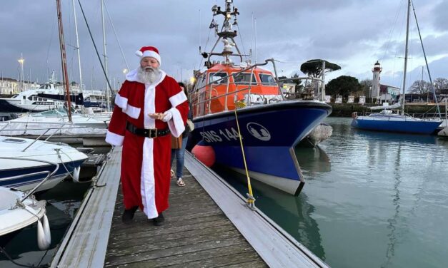 Le Père Noël vient veiller sur les Sauveteurs en Mer à La Rochelle