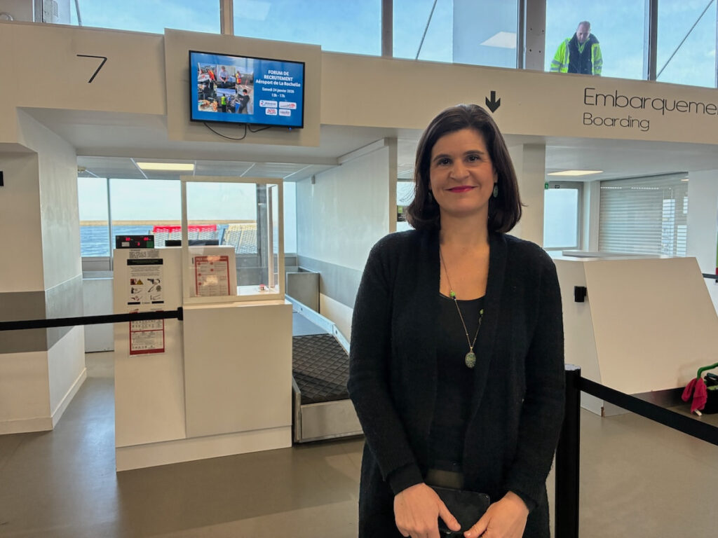 Claire Dousset, chargée de communication à l'aéroport de La Rochelle
