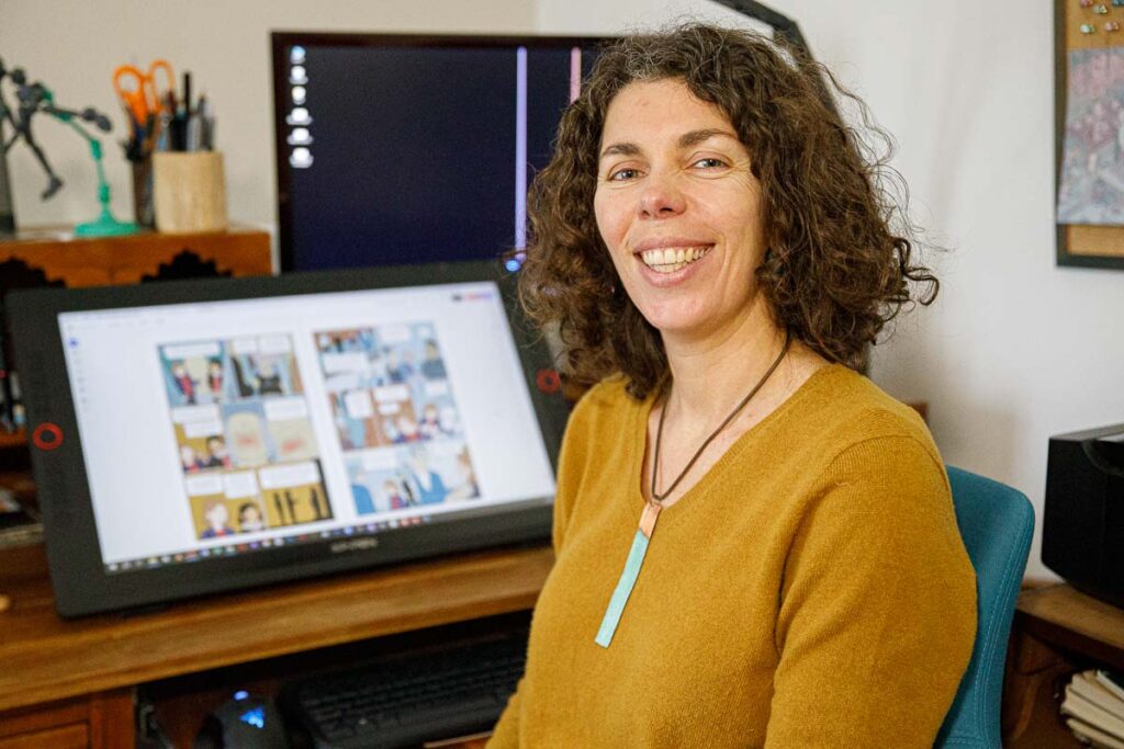 La scénariste et autrice de BD Lux Bombyx dans sa maison à La Rochelle