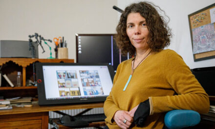 « Montrer ce qu&rsquo;on ne dit pas », cette autrice rochelaise montre l&rsquo;envers du décor d&rsquo;un conseil municipal