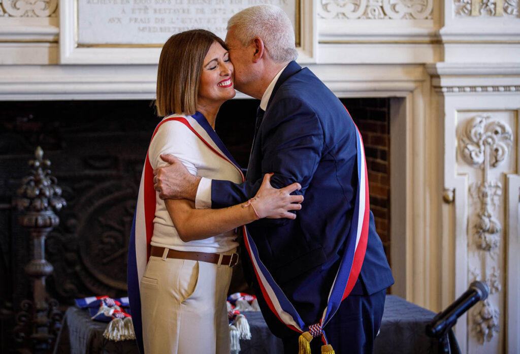 remise de l'écharpe d'adjointe à Isabelle Penaud