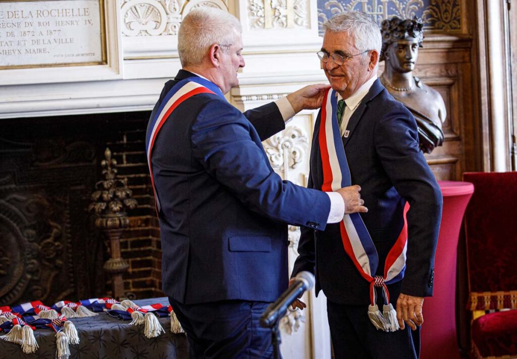 remise de l'écharpe d'adjoint à Dominique Guégo