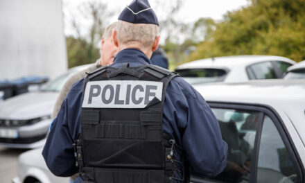 « C’est un geste banalisé, mais un véritable fléau sur nos routes » : le téléphone au volant fortement réprimé en Charente-Maritime