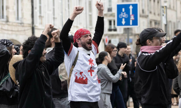 La Rochelle : près de 3 000 personnes mobilisées contre la vie chère, des tensions à la zone commerciale de Beaulieu