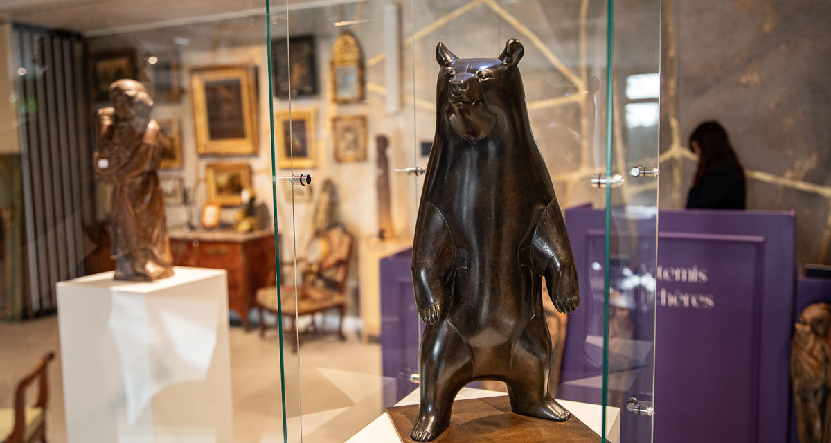 Près de La Rochelle, une sculpture d’ours en bronze vendue 500 000 € aux enchères