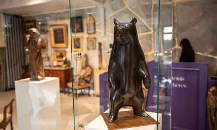 Près de La Rochelle, une sculpture d’ours en bronze vendue 500 000 € aux enchères