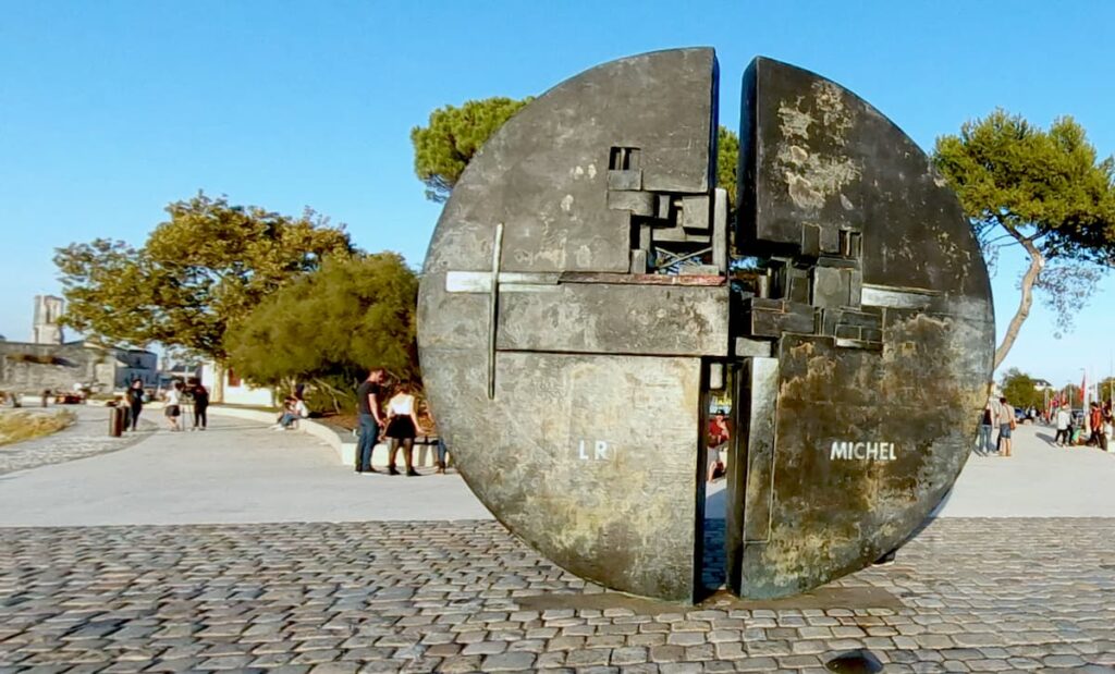 Sculpture Crépeau l’humaniste au Gabut à La Rochelle, lieu du rassemblement